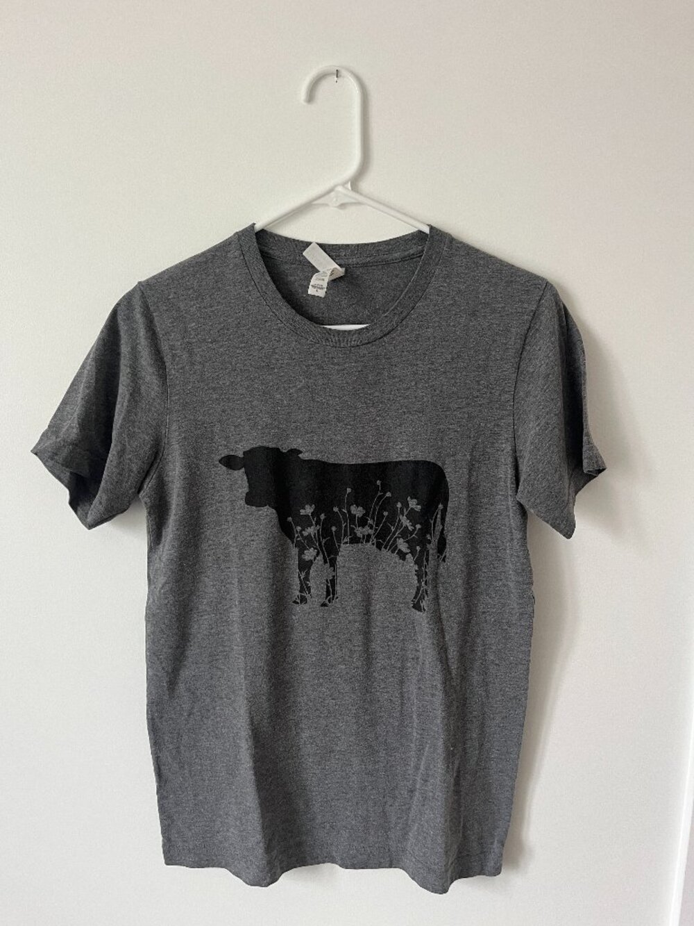 Short Sleeve Cow Bella + Canvas Tee Size Small